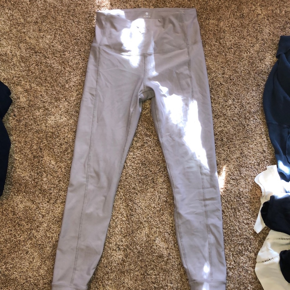 worn once!! crop leggings! light purple/ pink